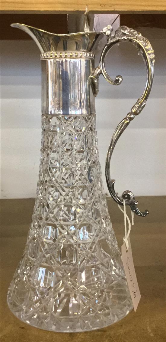 Plated mounted wine decanter